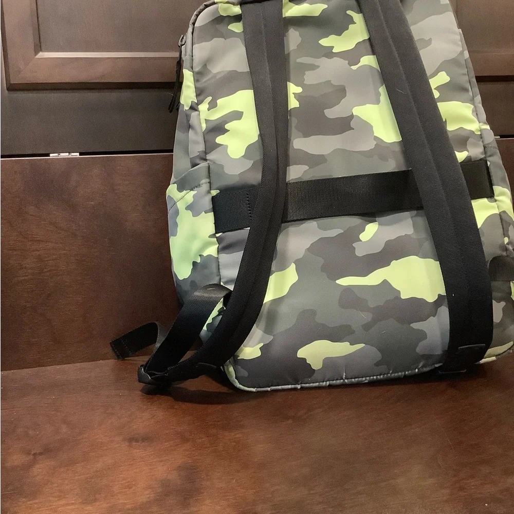 Lululemon Everyday Backpack - Picture 4 of 5